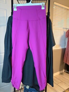 High-Rise Bright Magenta Leggings with Ruched Ankles